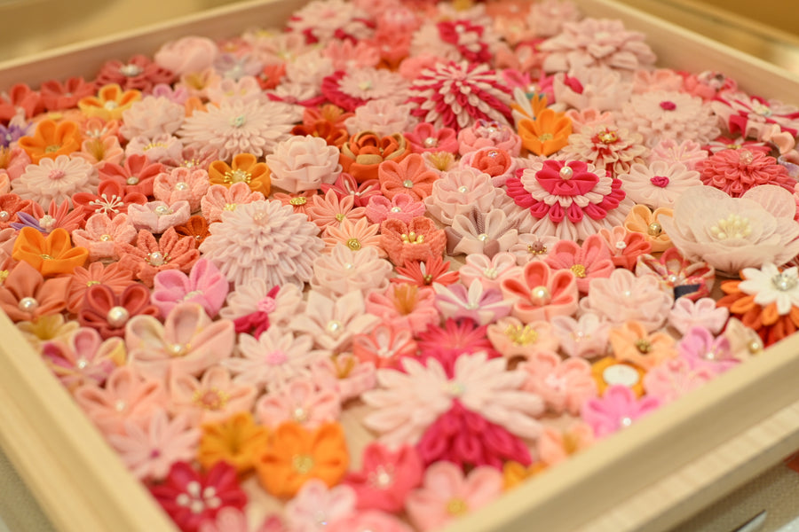 つまみ細工の正絹の花びらと材料 京都 おはりばこ